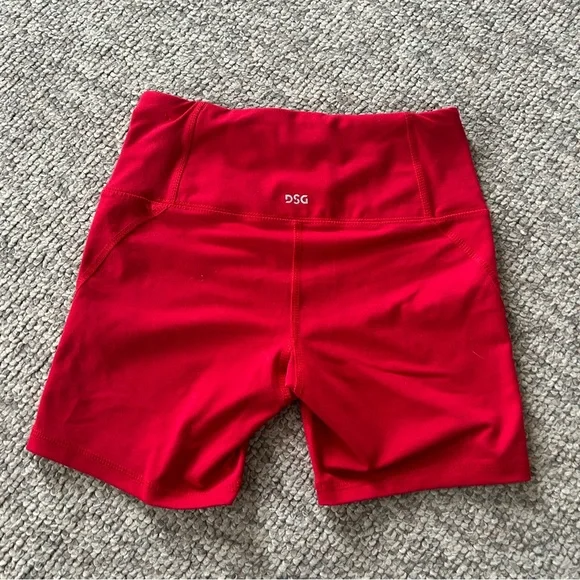 XS RED DSG Women's Momentum 5" Shorts with back pockets - Picture 5 of 5